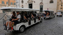 Major city eyes crackdown on golf cart tours as furious locals push back Melbourne Accountant